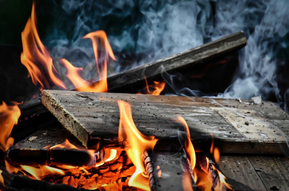 Sužinoję apie namuose deginamas atliekas, nedelskite – praneškite aplinkosaugininkams