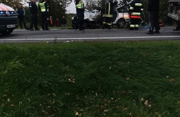 Kelyje Jonava - Ukmergė susidūrė krovininis automobilis ir lengvoji: susiformavo spūstys