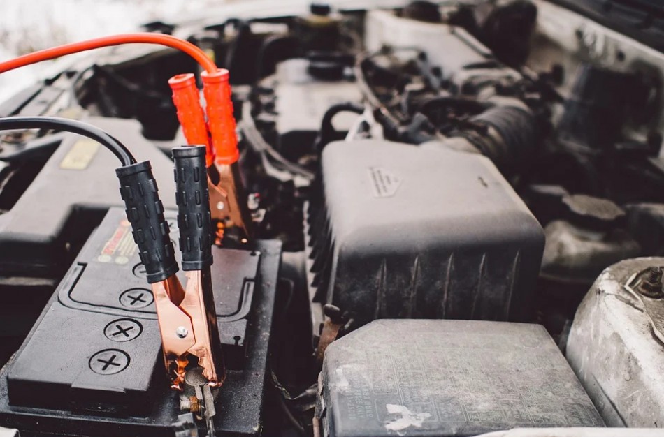 Atmintinė: Pagrindiniai akumuliatoriaus veikimo principai ir jo priežiūros rekomendacijos