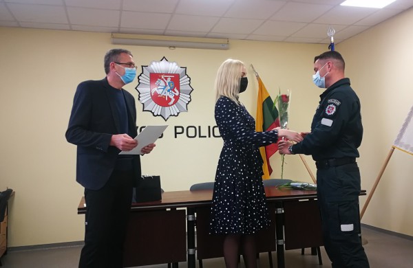 Artėjančios Angelų sargų dienos proga, pagerbti rajono pareigūnai