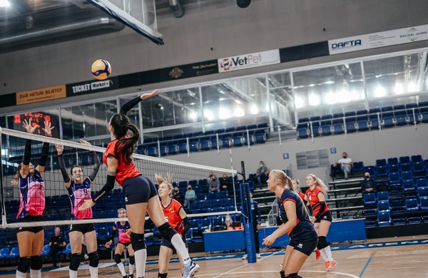 Puikus Lietuvos tinklinio komandų startas Baltijos lygoje – galingas jonaviškių startas su lygos žvaigžde