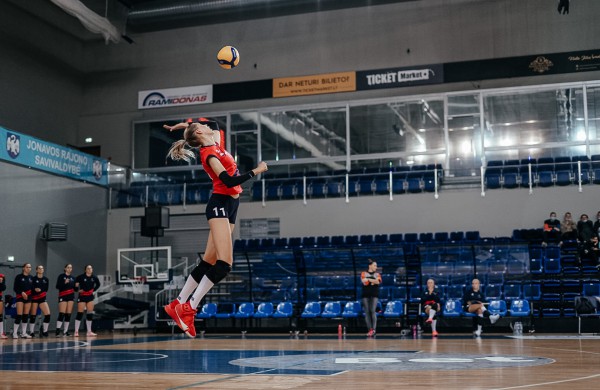 Puikus Lietuvos tinklinio komandų startas Baltijos lygoje – galingas jonaviškių startas su lygos žvaigžde