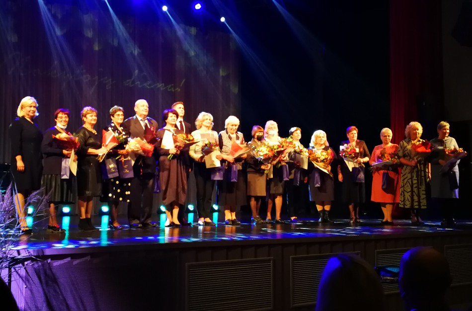 Mokytojų dienos išvakarėse - sveikinimai rajono švietimo bendruomenei