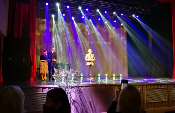 Mokytojų dienos išvakarėse - sveikinimai rajono švietimo bendruomenei