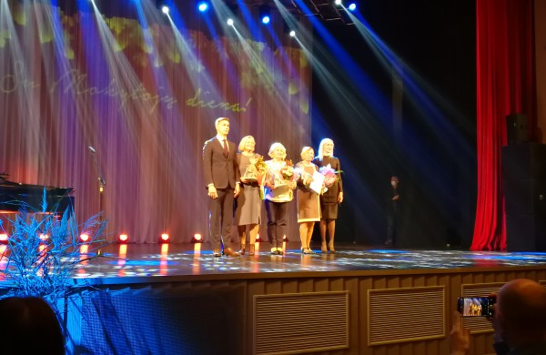 Mokytojų dienos išvakarėse - sveikinimai rajono švietimo bendruomenei