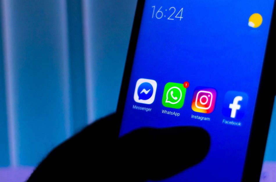 „Nulūžus“ „Facebook“ ir kitiems soc. tinklams – rekordinis SMS žinučių kiekis