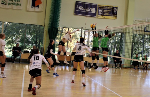 Baltijos moterų tinklinio lygos viršūnėje – dvi Lietuvos komandos