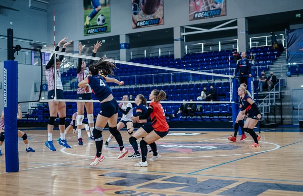 Baltijos moterų tinklinio lygos viršūnėje – dvi Lietuvos komandos