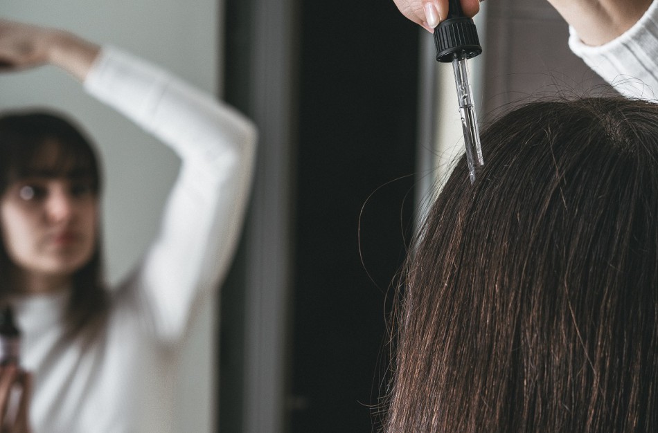 Slenkantys plaukai – padažnėjęs nusiskundimas rudenį