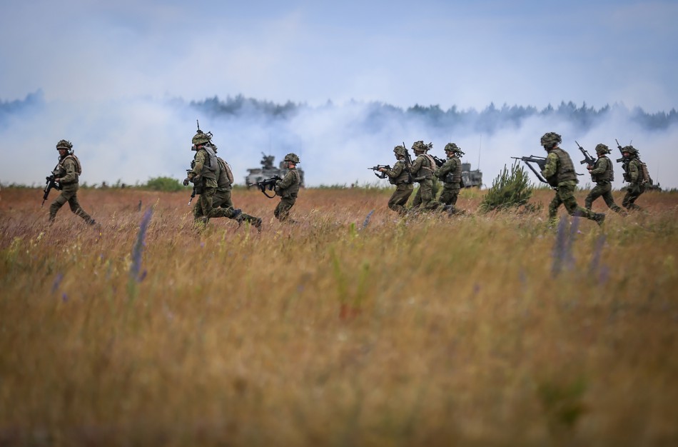 Didinamos lėšos krašto apsaugai būtų skirtos modernizacijai ir karių socialinei gerovei