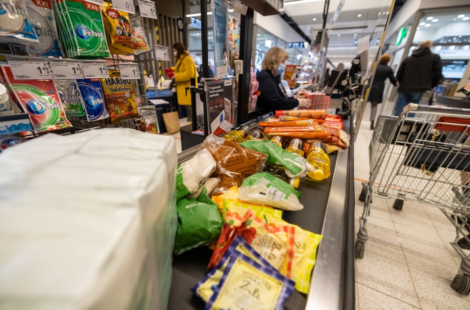 „Maisto banko“ akcijos metu „Maximos“ pirkėjai paaukojo beveik 82 000 vienetų maisto produktų