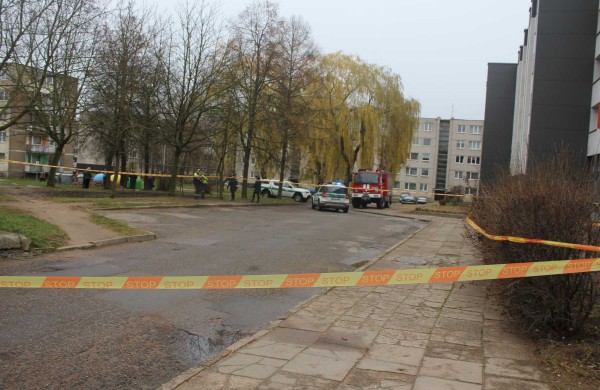 Jonavoje – sumaištis dėl prie laiptinės paliko paketo