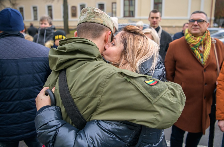 Po mokymų Rukloje, prisiekę Lietuvai, studijas pradeda 99 Karo akademijos kariūnai