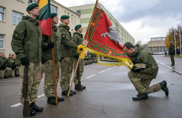 Po mokymų Rukloje, prisiekę Lietuvai, studijas pradeda 99 Karo akademijos kariūnai