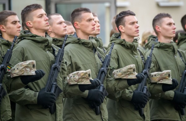 Po mokymų Rukloje, prisiekę Lietuvai, studijas pradeda 99 Karo akademijos kariūnai