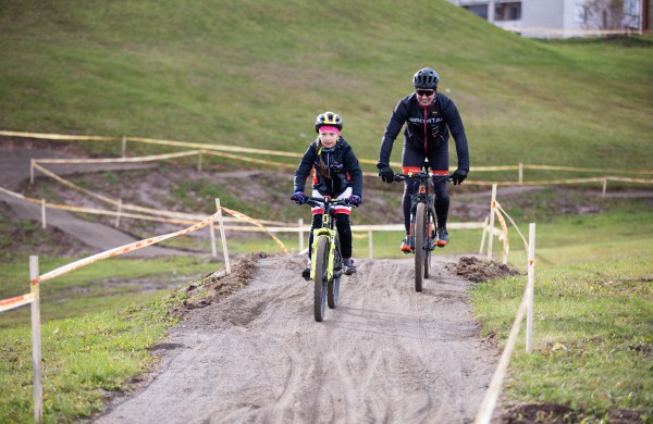 Jonavoje atidarytas profesionalus kalnų dviračių parkas