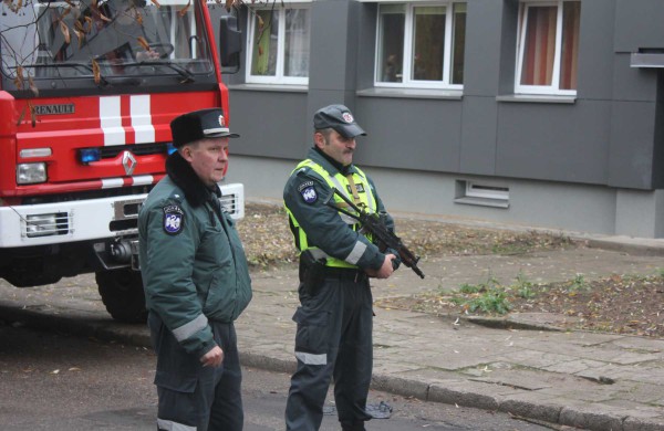 Jonavoje – sumaištis dėl prie laiptinės paliko paketo