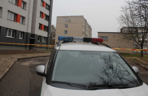 Jonavoje – sumaištis dėl prie laiptinės paliko paketo