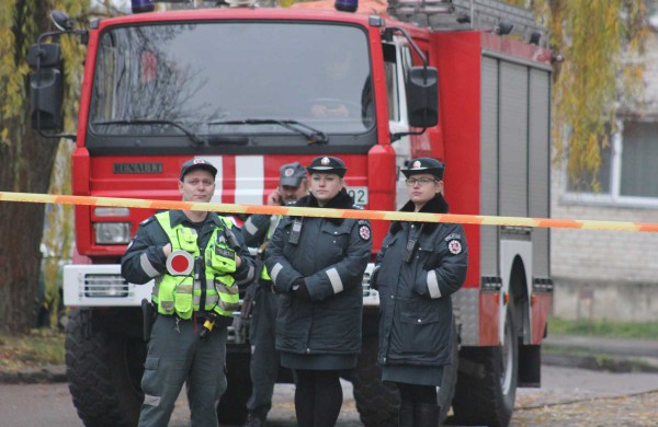 Prie daugiabučio paliktą paketą neutralizavo išminuotojai