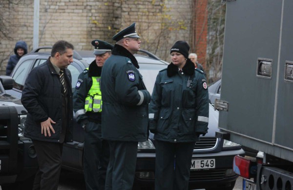 Prie daugiabučio paliktą paketą neutralizavo išminuotojai