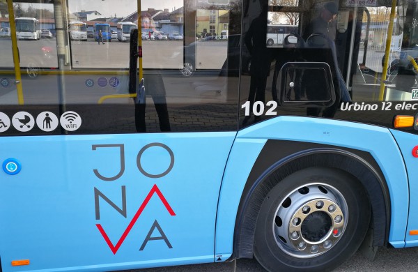 Jonava jau turi elektrinį autobusą: naujos pradžios startas, turėsiantis tęstinumą