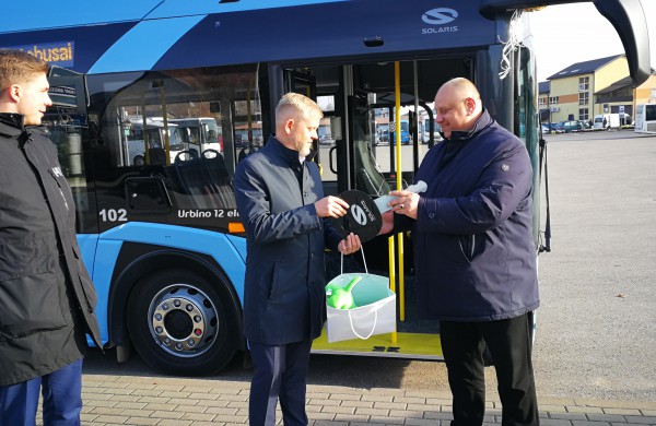 Jonava jau turi elektrinį autobusą: naujos pradžios startas, turėsiantis tęstinumą
