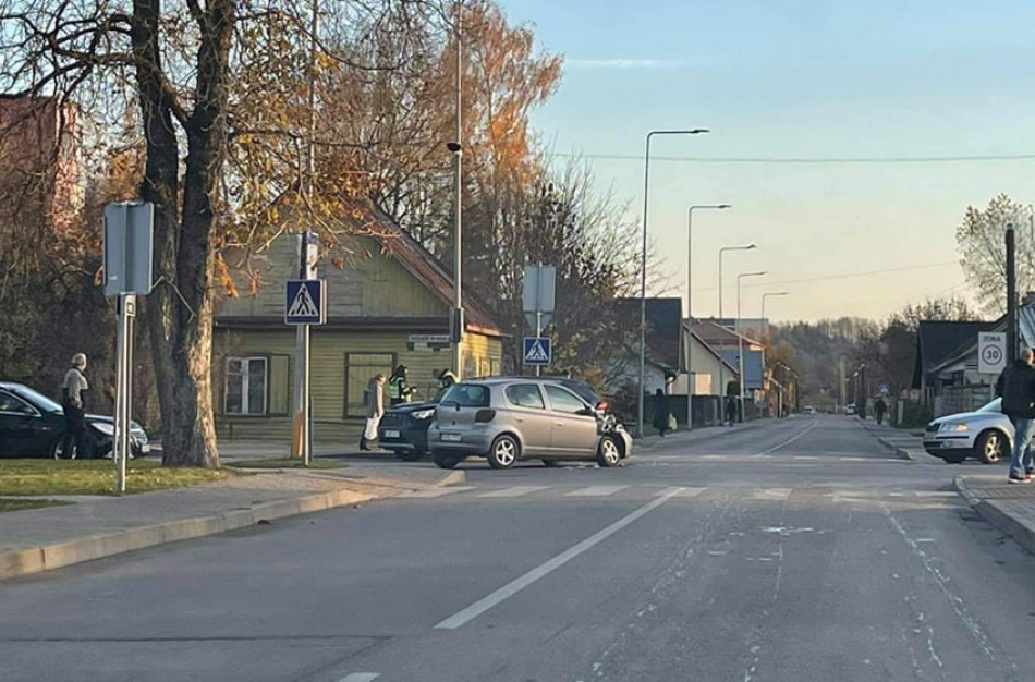 Susidūrus automobiliams, nukentėjo vieno iš jų vairuotoja