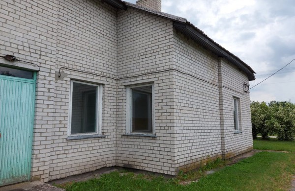 Skelbiamas pastato-pirties su aikštele ir sklypu Samanynės g. 30, Aklojo ežero k., Šilų sen., pakartotinis  pardavimo aukcionas