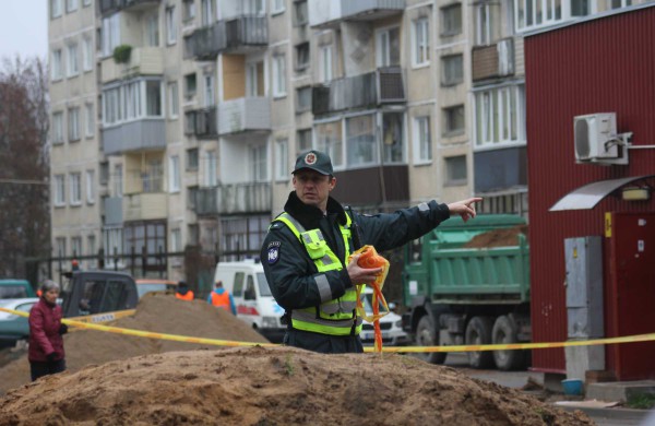 Prie daugiabučio paliktą paketą neutralizavo išminuotojai