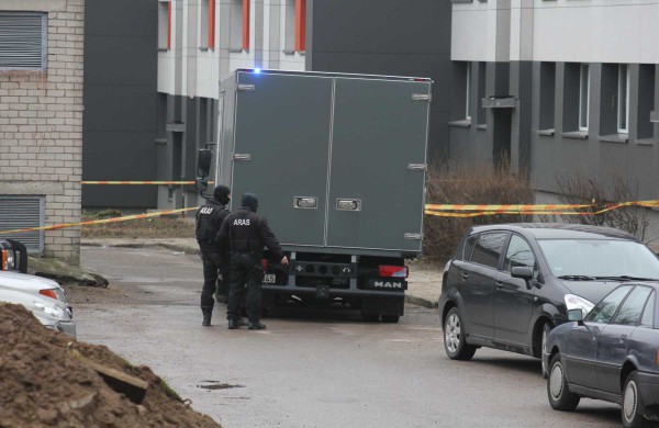 Prie daugiabučio paliktą paketą neutralizavo išminuotojai