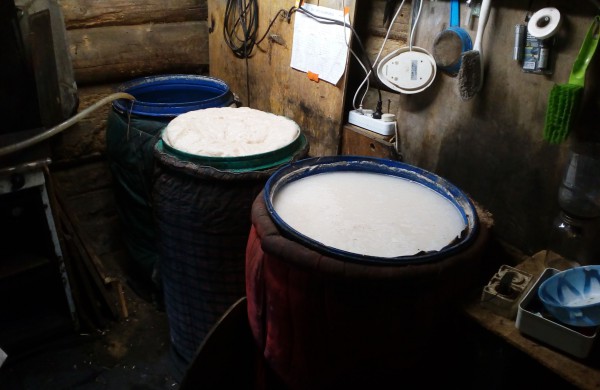 Atlikus patikrinimus Jonavos rajone, išaiškinta nelegali prekyba naminiu alkoholiu