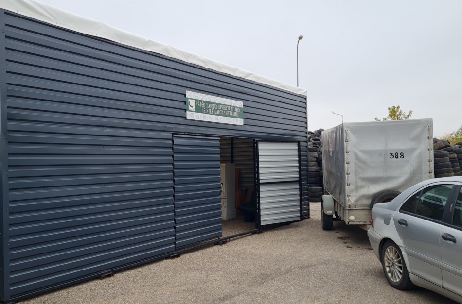 Jonavoje atidarytas dalijimosi daiktais punktas „Atiduotuvė“