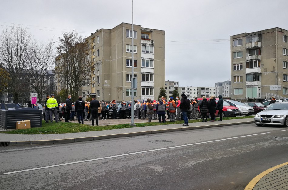 Lauke surengta akcija traukė smalsuolių dėmesį: dalis vairuotojų net signalizavo