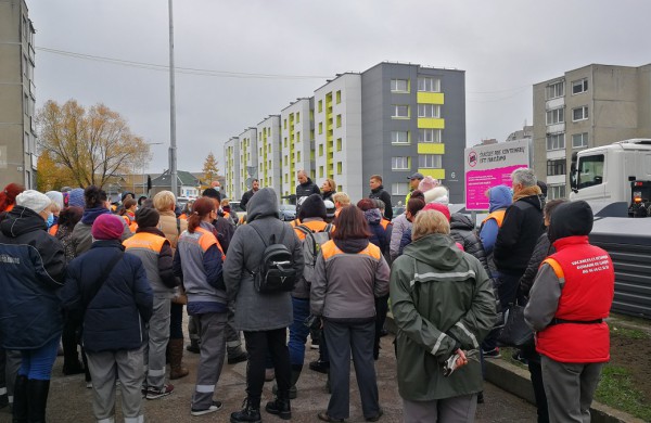 Lauke surengta akcija traukė smalsuolių dėmesį: dalis vairuotojų net signalizavo