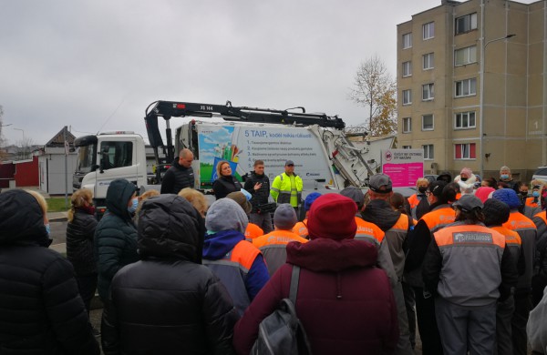 Lauke surengta akcija traukė smalsuolių dėmesį: dalis vairuotojų net signalizavo