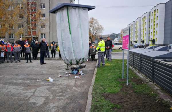 Lauke surengta akcija traukė smalsuolių dėmesį: dalis vairuotojų net signalizavo