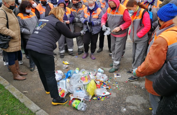 Lauke surengta akcija traukė smalsuolių dėmesį: dalis vairuotojų net signalizavo
