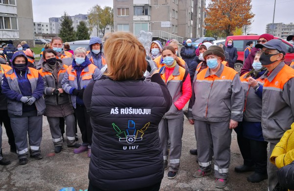 Lauke surengta akcija traukė smalsuolių dėmesį: dalis vairuotojų net signalizavo