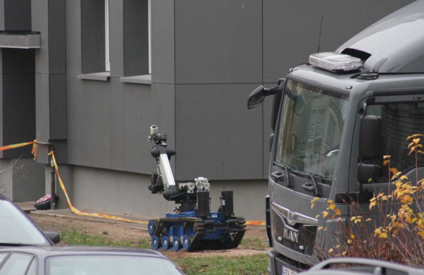 Prie daugiabučio paliktą paketą neutralizavo išminuotojai