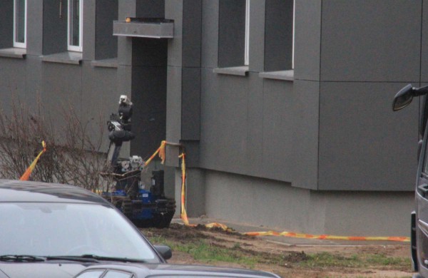 Prie daugiabučio paliktą paketą neutralizavo išminuotojai