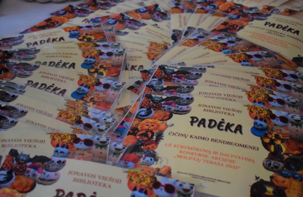 Jonavos viešosios bibliotekos akcija-konkursas „Moliūgų terasa“ jau 5-ąjį kartą subūrė bendruomenę
