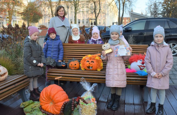 Jonavos viešosios bibliotekos akcija-konkursas „Moliūgų terasa“ jau 5-ąjį kartą subūrė bendruomenę