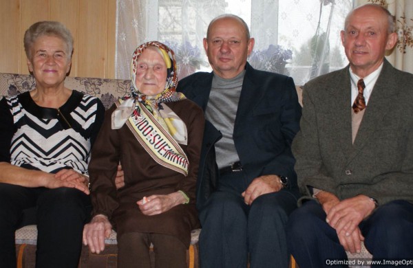 Pasveikino šimtametę 