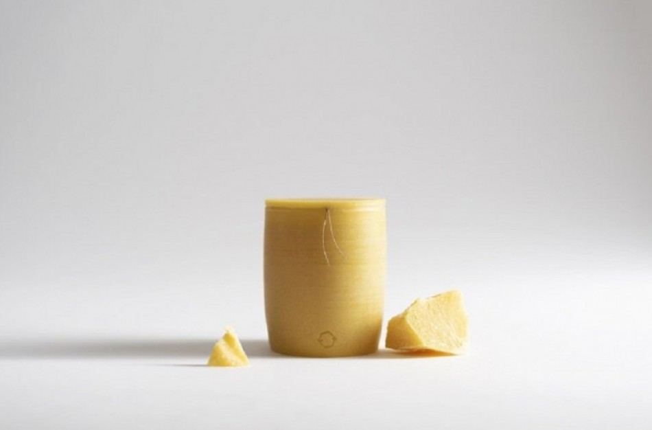 Naujas lietuviškas startuolis bitininkams siūlys tvarias medaus pakuotes iš vaško