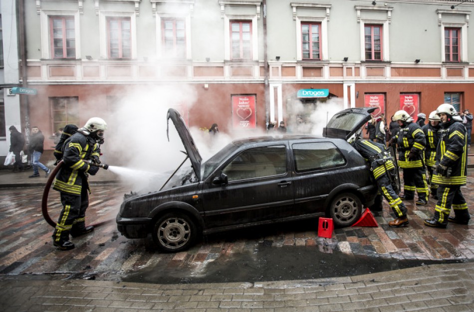 Kuo reikia pasirūpinti, kad liepsnos neprarytų automobilio?