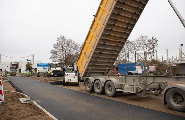Tvarkomas kelias prie statomos naujos gamyklos Ukmergės g.
