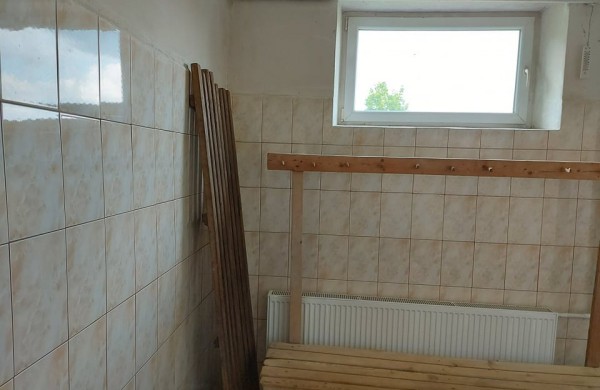 Pastato-pirties su aikštele ir sklypu Samanynės g. 30, Aklojo ežero k., Šilų sen., pakartotinis pardavimo aukcionas