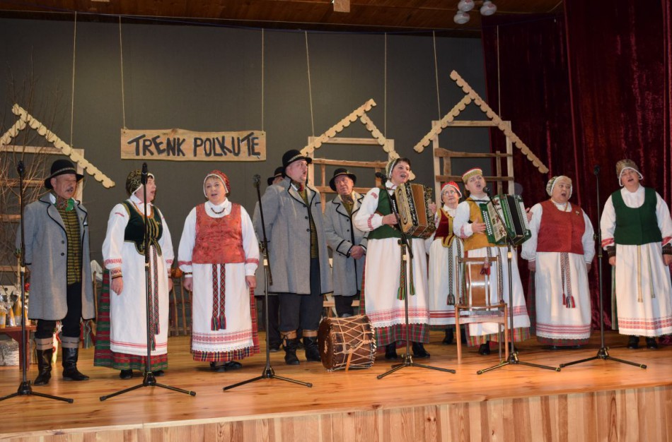 Jonavos rajono kolektyvai ir atlikėjai „Sutrenkė polkutę" Panoteriuose