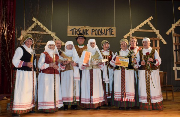 Jonavos rajono kolektyvai ir atlikėjai „Sutrenkė polkutę" Panoteriuose