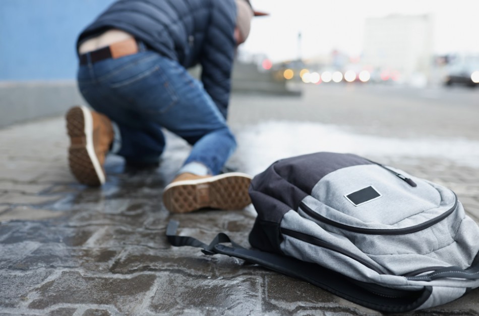 Plikledžio iššūkiai: kada traumos pakeliui į ir iš darbo pripažįstamos darbinėmis